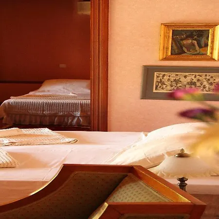 Hotell Delight Deluxe Kaucuk (adults Only) 3*